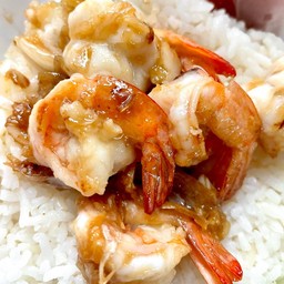 ข้าวราดกุ้งทอดกระเทียม