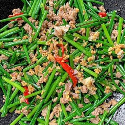 ดอกหอมผัดหมูสับเป็นกับ