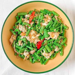 ถั่วผัดไข่เป็นกับ