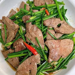 ดอกหอมผัดตับหมูเป็นกับ