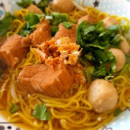 ก๋วยเตี๋ยวหมูตุ๋นคุณชาย