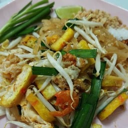 อาหารตามสั่ง ข้าวหมูแดง ข้าวหมูกรอบ ผัดไทย หอยทอด ราดหน้า ผัดซีอิ้ว (ร้านแม่รัตน์) เจ้าเดียวกับแม่รัตน์ตลาดเอก