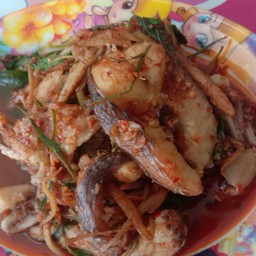 ผัดเผ็ดปลาช่อนนาราดข้าว