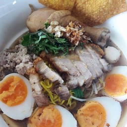 ขลุกขลิกหมูกรอบ