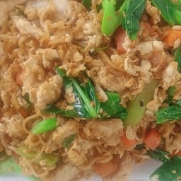 ผัดมาม่าใส่ไข่