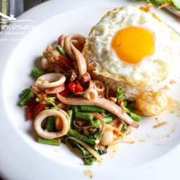 ข้าวกระเพราะกุ้ง/ปลาหมึก/ทะเล