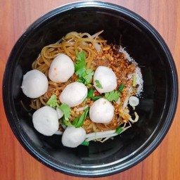 ก๋วยเตี๋ยวลูกชิ้นหมู (ซีอิ๊วดำ)