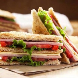 เมนูข้าวอาหารเช้าและแซนด์วิช หมู่บ้านนักกีฬาแหลมทอง