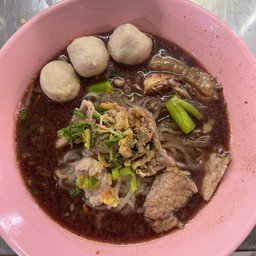 เส้นเล็กหมูลูกชิ้นน้ำตก