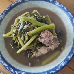 จอผักกาดใส่กะดูกหมูจ้าว