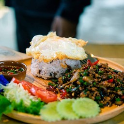 กะเพราหมูสับไข่ดาว