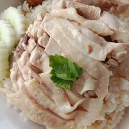 ป้าหนูกรีข้าวมันไก่ ทับมา