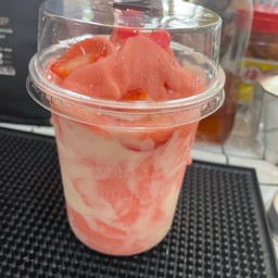 สตอเบอรรี่สมูทตี้