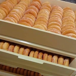 มานา โดนัทนมสด สันป่าตอง