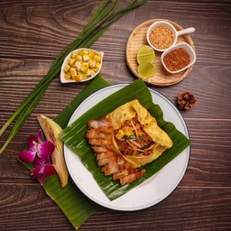 ผัดไทยโบราณหมูกรอบ+ห่อไข่