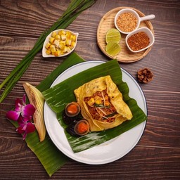 ผัดไทยโบราณไข่เยี่ยวม้า+ห่อไข่