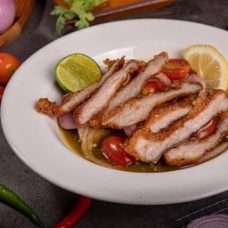 ยำคอหมูทอด