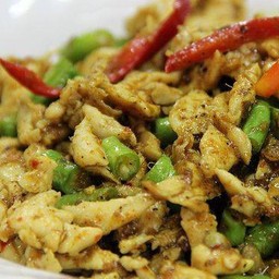 ข้าวพริกแกงไก่