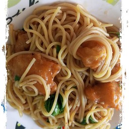 สปาเก็ตตี้กะเพราไก่กรอบ