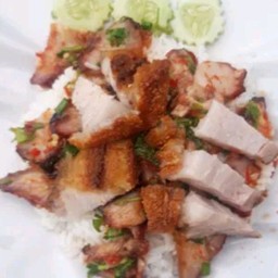 ข้าวยำหมูกรอบ