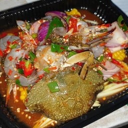 ยำปูม้า + กุ้งสด