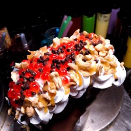 แป้งวนิลา วิปปิ้งครีม เยลลี่สีแดง เม็ดมะม่วง ช็อคชิพ