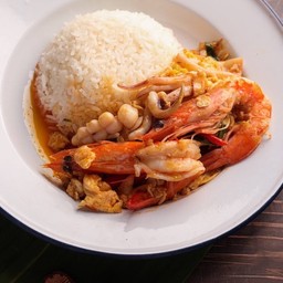 ผัดผงกะหรี่ทะเล