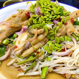ยำขนมจีนตีนไก่ปลาร้า