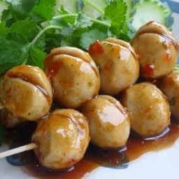 ลูกชิ้นปิ้ง ปัณปัณ (แถมผักฟรี)