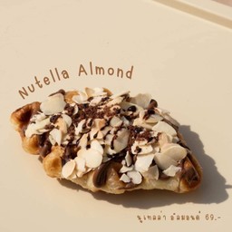 ครอฟเฟิลนูเทลล่า&อัลมอน