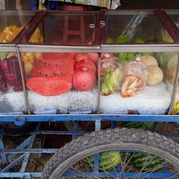 น้องดาเดีย ผลไม้สด ( ค่ายเอกาทศรถ )