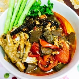 ข้าวเหนียวหมูทอดลุงโทนี่ ตรงข้ามขนมไทยบ้านทองหยอด