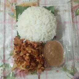 ณิชกานต์ลูกชิ้นทอด & ยำ