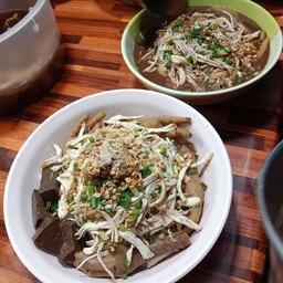 ก๋วยเตี๋ยวไก่มะระผักสดนายต้น ซอยวัดโพธิวราราม