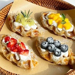 ครอฟเฟิลวิปครีม&ผลไม้