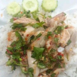 ข้าวยำไก่ต้ม