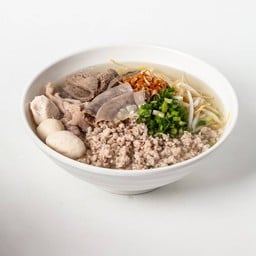 ก๋วยเตี๋ยวน้ำใส หมูรวม มีเครื่องใน