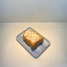 Almond Peanut Butter Burnt Butter Toast-โทสต์ย่างอัลมอนด์เนยถั่ว