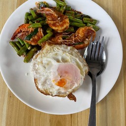 ผัดพริกแกง ราดข้าว