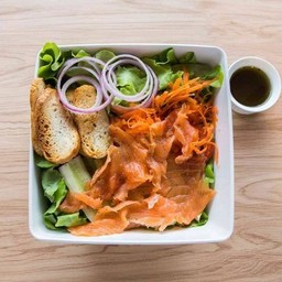 สลัดปลาแซลมอน