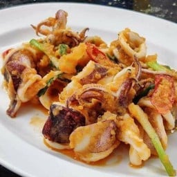 ปลาหมึกผัดไข่เค็ม