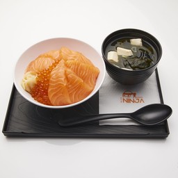 ข้าวหน้าแซลมอนดิบ