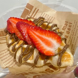 ครอฟเฟิลนูเทลล่าสตรอว์เบอร์รี