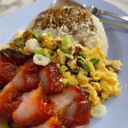 ข้าวไข่คนหมูแดง