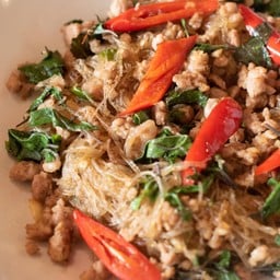 กะเพราวุ้นเส้นหมูสับ