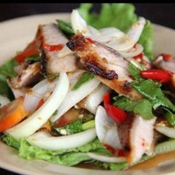 ข้าวยำสันคอหมูย่าง