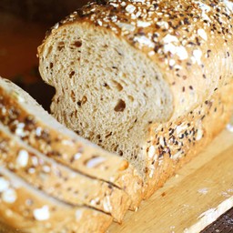 ขนมปังโฮลวีทธัญพืชรวม (ใหญ่)
