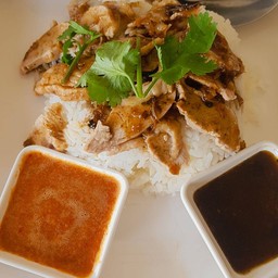 ก๋วยเตี๋ยวเป็ดทอง