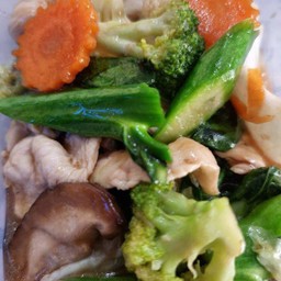 ผัดผักรวมมิตร  กับข้าว