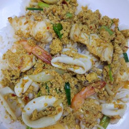 ข้าวราดผ้ดผงกะหรี่